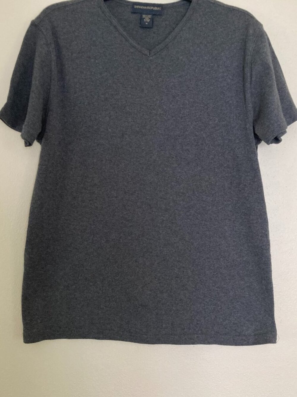 Banana Republic Mens V-Neck T-Shirt Gray Basic Short Sleeve Cotton Tee Medium